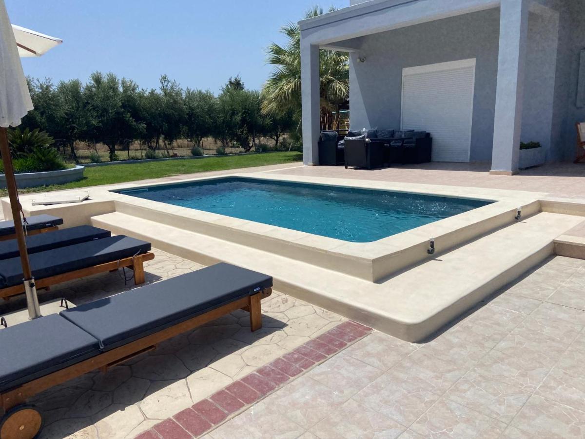 Mg Luxury Villa Kalithies